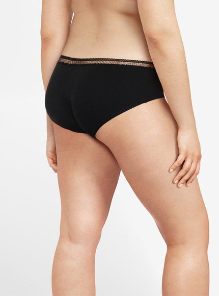 Chantelle Menstruatieslip Heavy Flow Hipster C16L40 – Zwart, op model