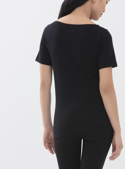 Mey Bodywear Dames Organic T-Shirt 26816 – Zwart, op model