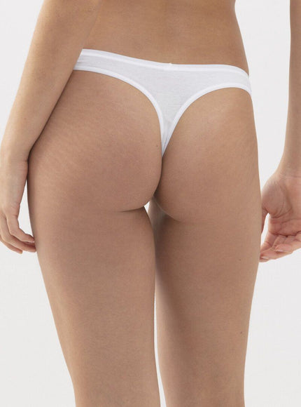 Mey Bodywear Dames Organics String 29814 – Wit, op model