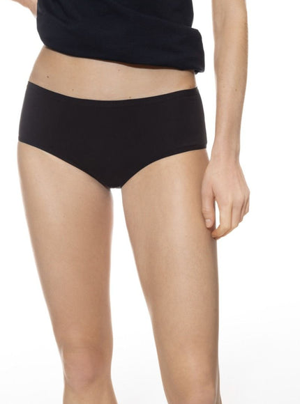 Mey Bodywear Mey dames hipster Comfort Cotton 29618 – zwart, op model