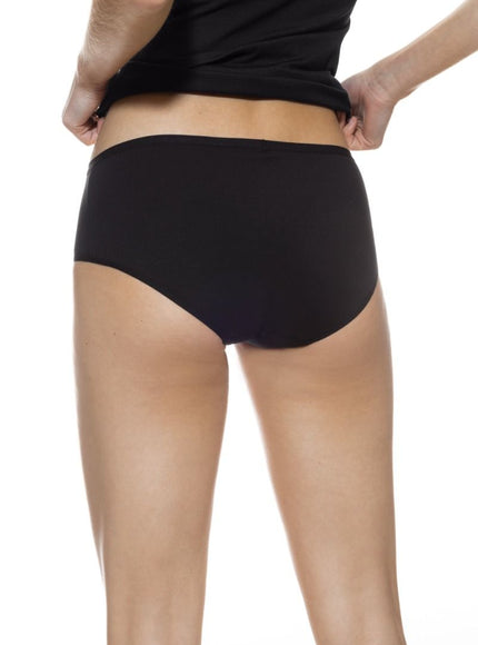 Mey Bodywear Mey dames hipster Comfort Cotton 29618 – zwart, op model