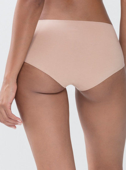 Mey Bodywear Mey dames Hipster Second me Pure katoen 79894 – Cream Tan, op model
