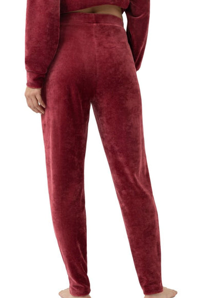 Mey Bodywear Mey Dames Lounge broek Serie Velvet Dream 1220111 1732 beau bordeaux – op model