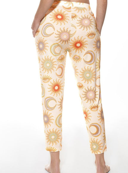 Mey Bodywear Mey Dames pyjamabroek Serie Secret Eye 1220060 5 champagner – op model