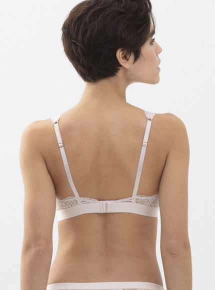 Mey Bodywear Mey DamesTriangel-BH 74130 703 bailey – op model