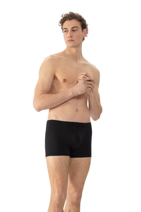 Mey Bodywear Mey heren Shorty Comfort Cotton 37386 – zwart, op model