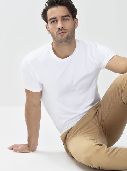 Mey Bodywear Mey heren T-shirt Crew Neck 46502 – Wit, op model