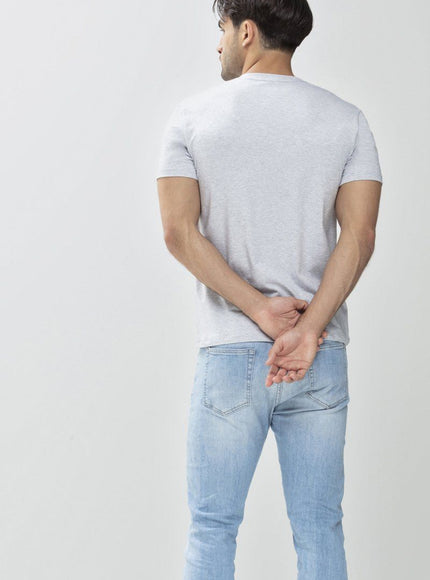 Mey Bodywear Mey heren T-shirt Crew Neck 46502 – light grey melange, op model