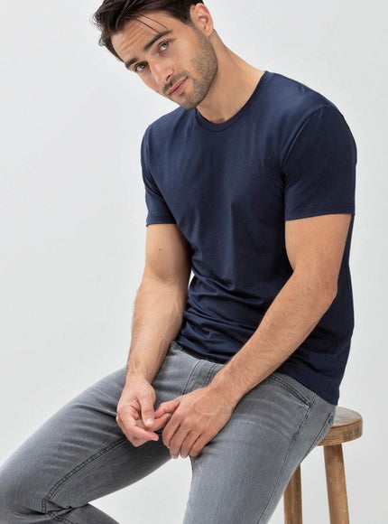 Mey Bodywear Mey heren T-shirt Crew Neck 46502 – yacht blue, op model