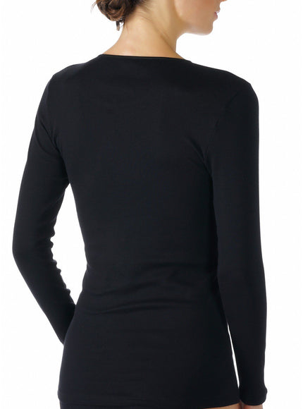 Mey Bodywear Mey T-shirt lange mouw (26809) – Zwart, op model