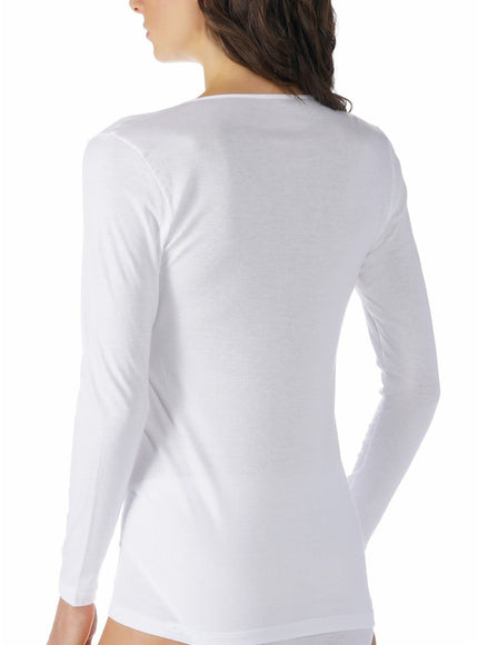 Mey Bodywear Mey T-shirt lange mouw (26809) – Wit, op model