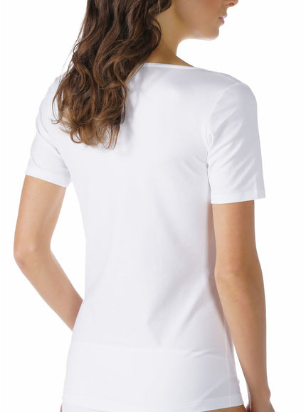 Mey Bodywear Mey T-shirt met korte mouwen Cotton Pure 26500 – Wit, op model
