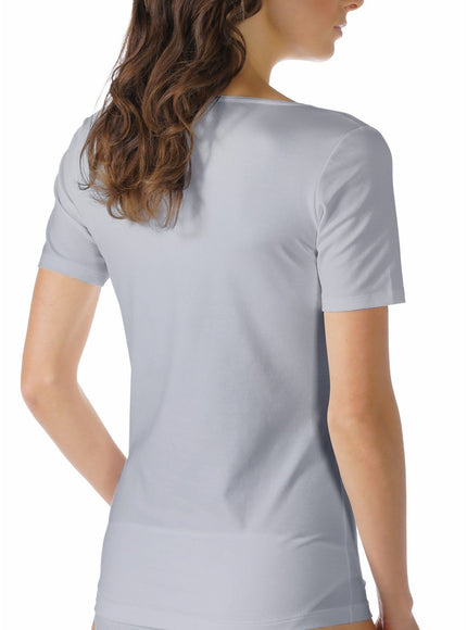Mey Bodywear Mey T-shirt met korte mouwen Cotton Pure 26500 – light grey melange, op model