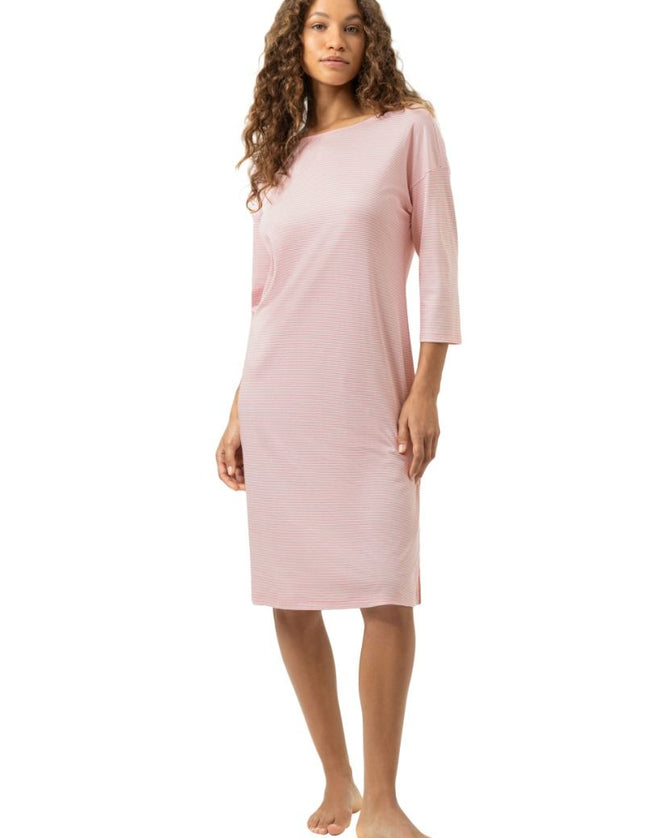 Mey Dames Nachthemd 3/4Mouw 1230133 – bridal rose, op model