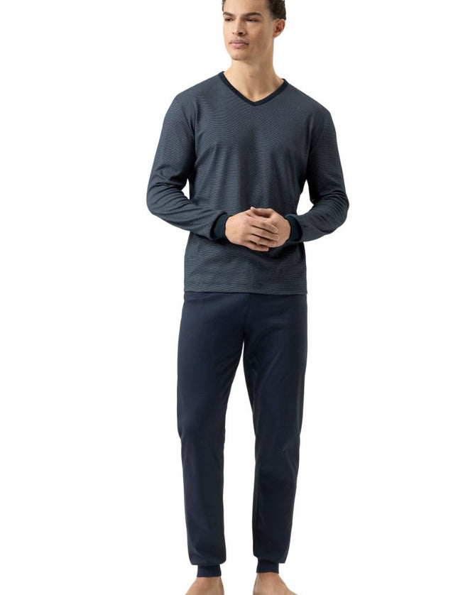 Mey Heren pyjama NOS Serie Bennison 2240052 668 yacht blue – op model