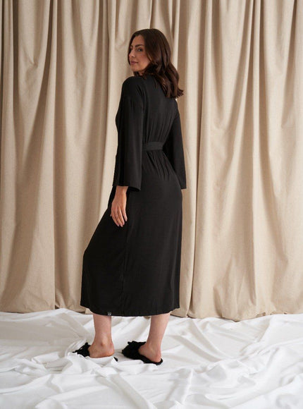 Pretty You London Bamboo Longline Kimono Frill black – op model