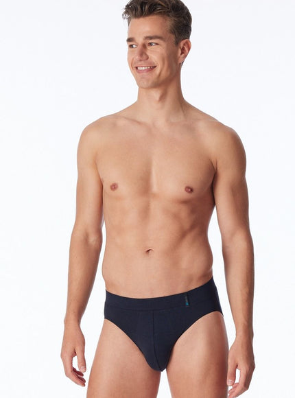 Schiesser Long Life Soft Rio Slip 155631 – Blauschwarz, op model