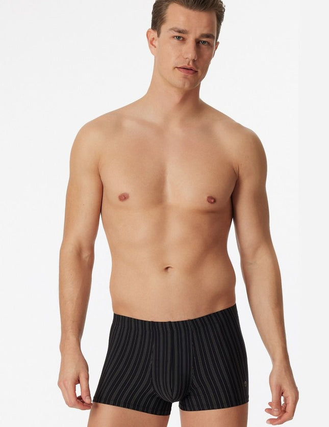 Schiesser Short Skin streep 128626 – Zwart, op model