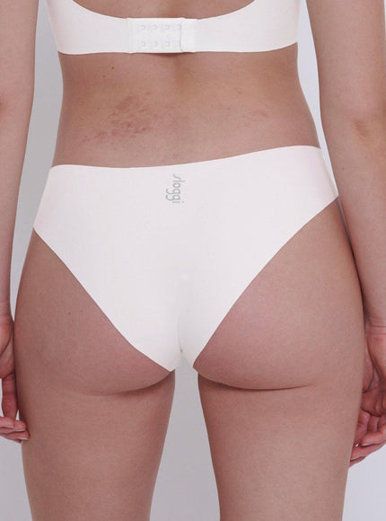 Sloggi ZERO Feel 2.0 High leg 10217838 – silk white, op model