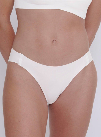 Sloggi ZERO Feel 2.0 High leg 10217838 – silk white, op model